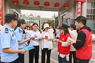 沃格尔：杜兰特在昨天第四节末扭伤了腿筋 他的状态是每日观察